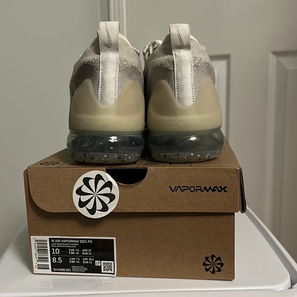 Women’s light bone vapormax 2021 flyknit - Picture 3 of 13
